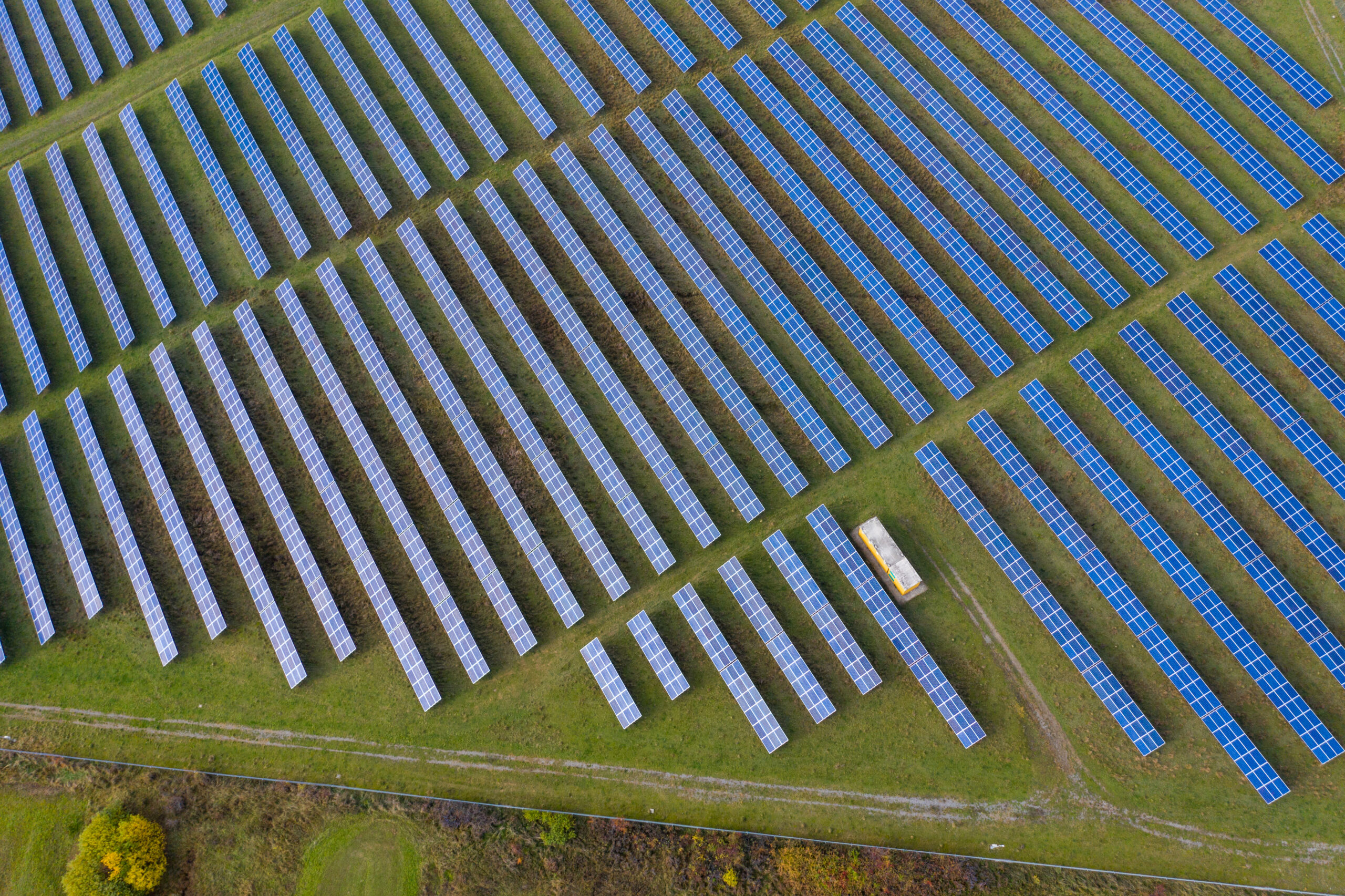 Farma fotowoltaiczna – widok z góry