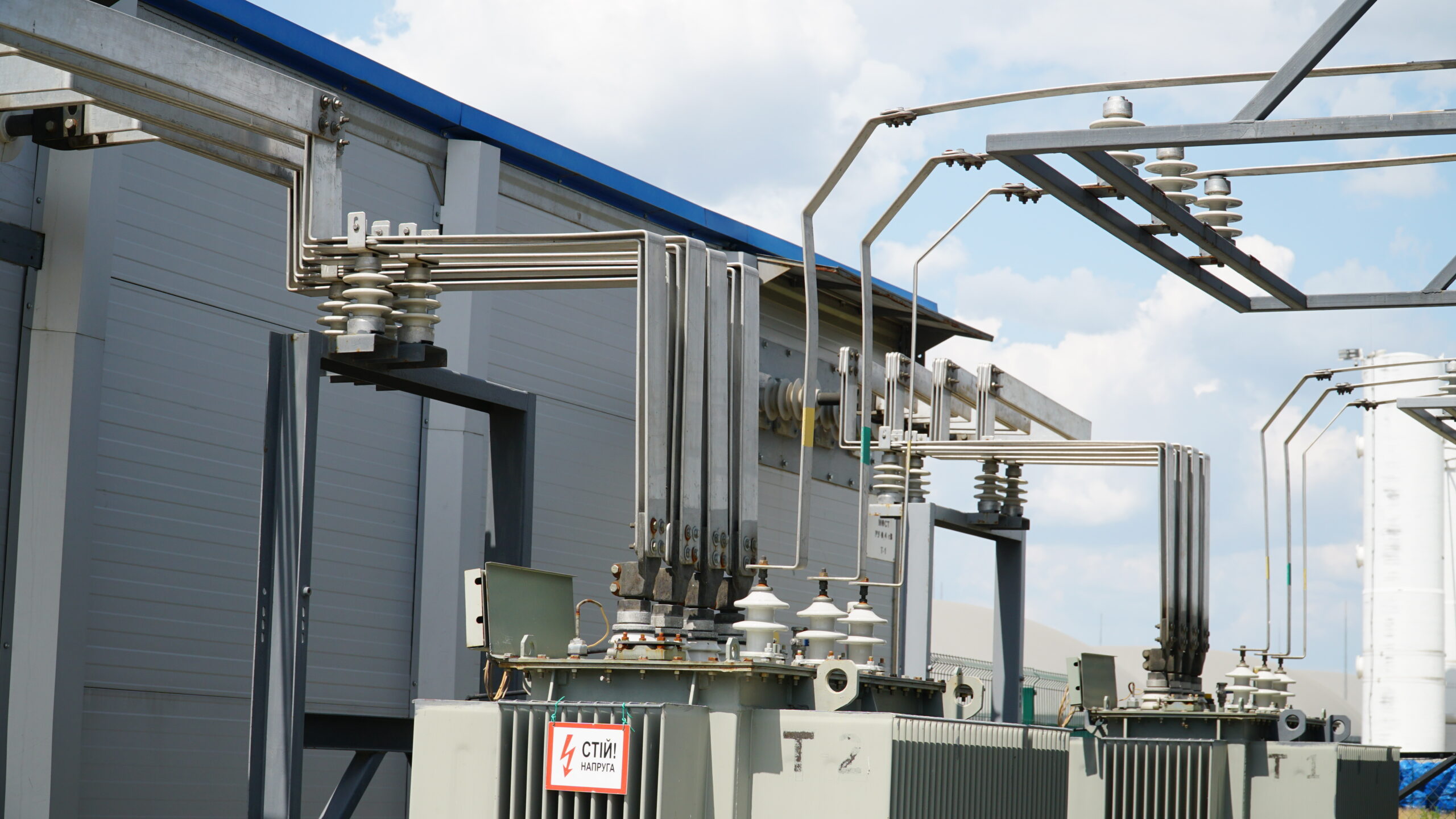 System PCS i transformator przy magazynie energii